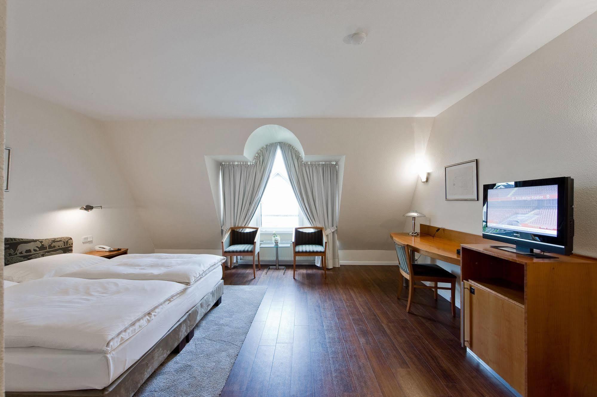 Gartenhotel Luisental Мильгейм-на-Руре Номер фото