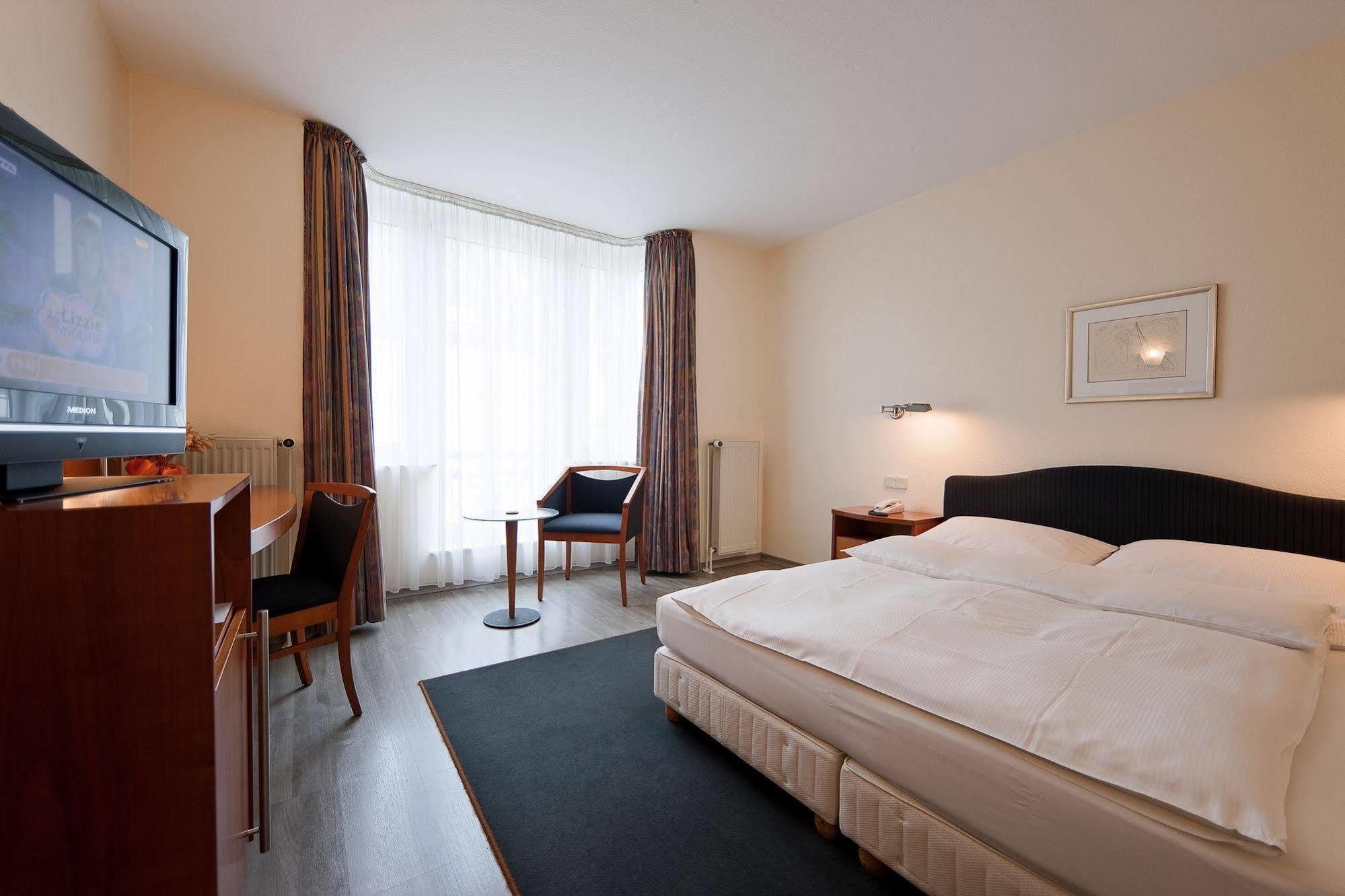 Gartenhotel Luisental Мильгейм-на-Руре Экстерьер фото